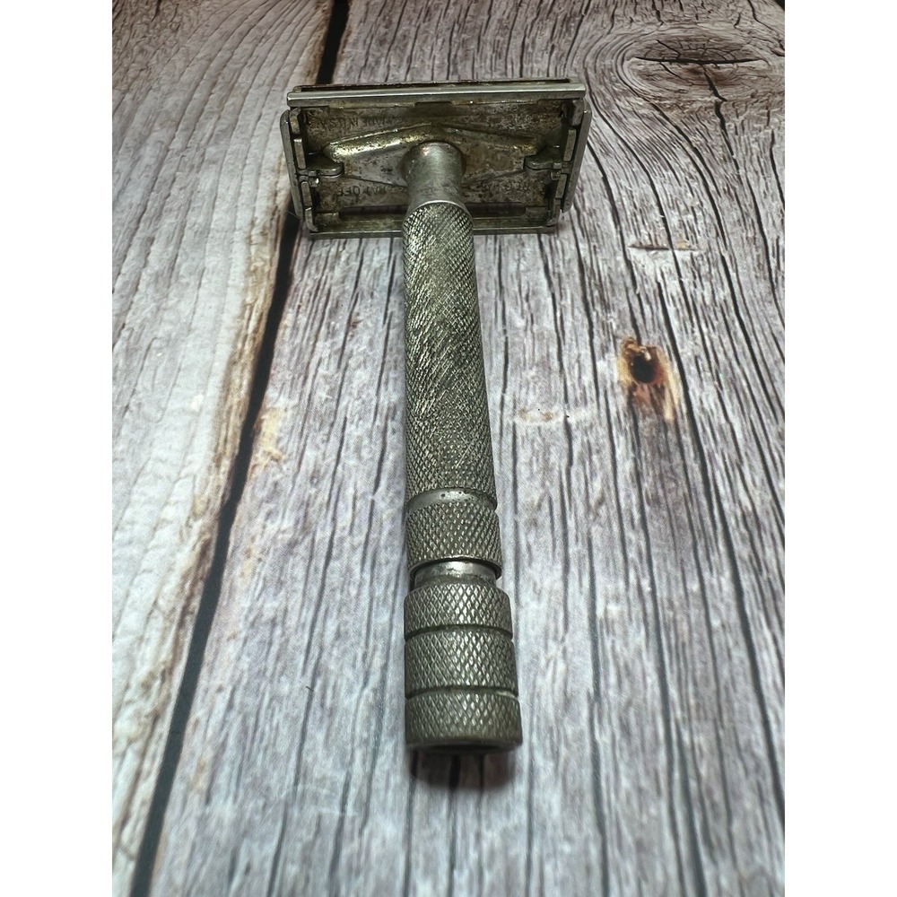 Gillette 40s Style Super Speed VTG DE Safety Razor TTO Notched Center No Date